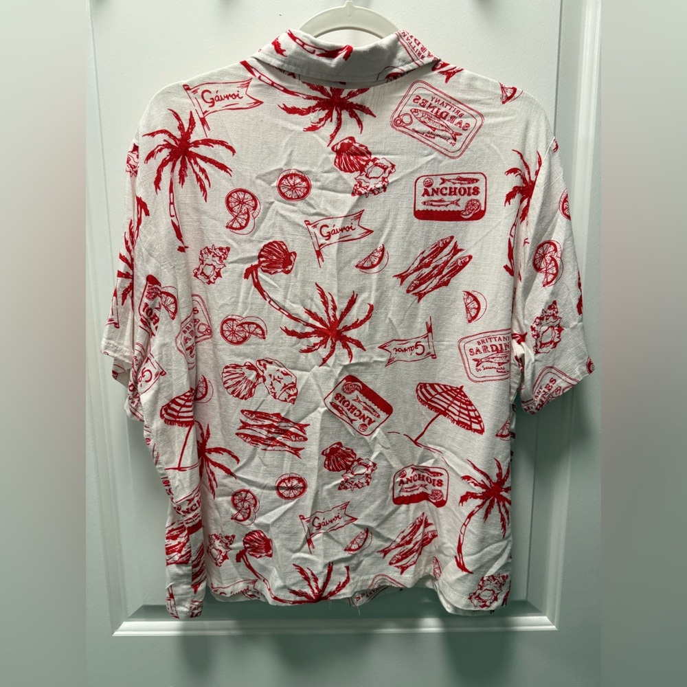 Beach theme button down top - Picture 2 of 3
